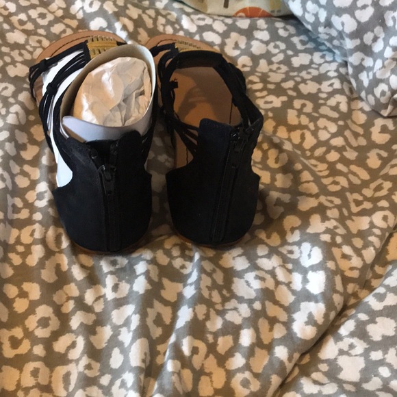 Sandals - Picture 3 of 4